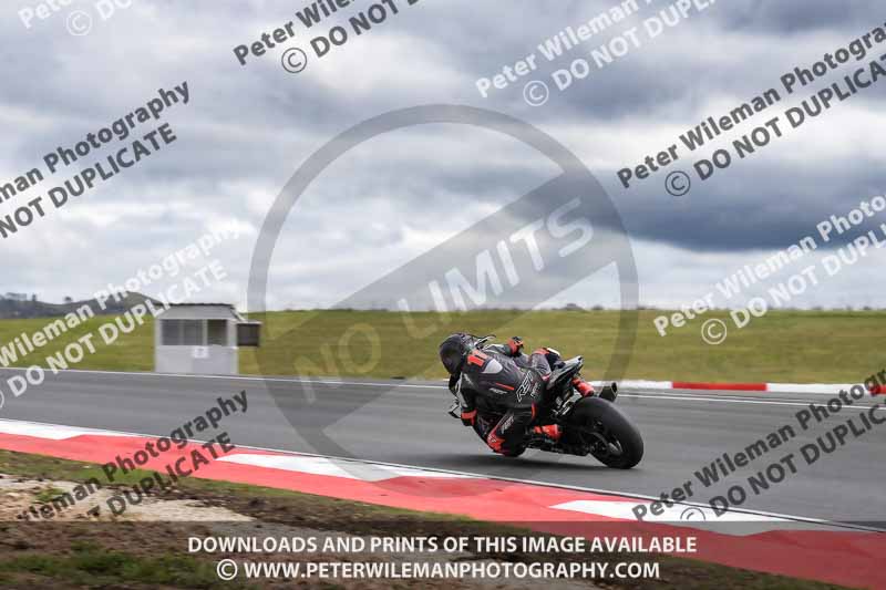 cadwell no limits trackday;cadwell park;cadwell park photographs;cadwell trackday photographs;enduro digital images;event digital images;eventdigitalimages;navarra;no limits trackdays;peter wileman photography;racing digital images;trackday digital images;trackday photos